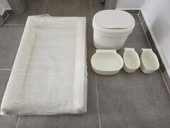 Saltea ingrijire copil; cos depozitare masa de infasat